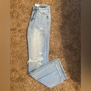 Women’s size 24 (0) light wash Vervet blue jeans.